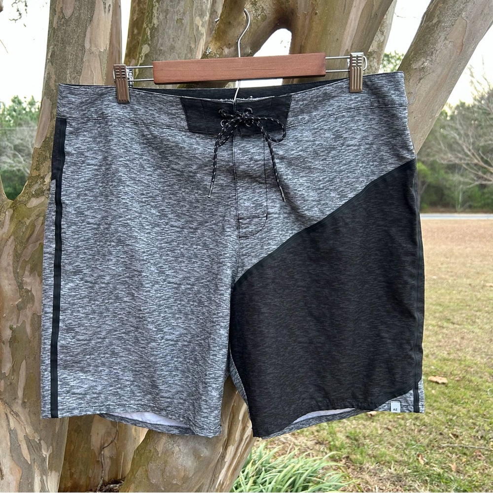 AMERICAN EAGLE MENS size L Board shorts Swim Trunks